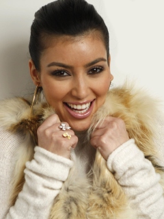 Kim Kardashian screenshot #1 240x320