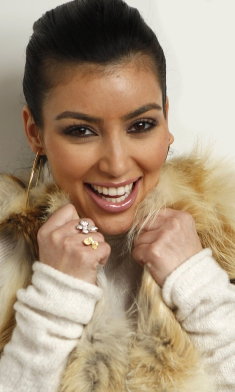 Kim Kardashian wallpaper 480x800