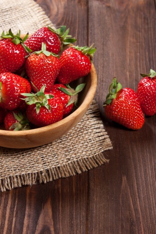 Basket fragrant fresh strawberries wallpaper 320x480