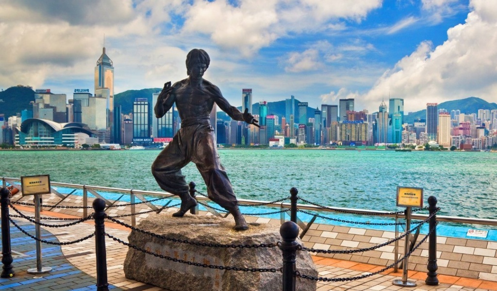 Bruce Lee statue in Hong Kong wallpaper 1024x600