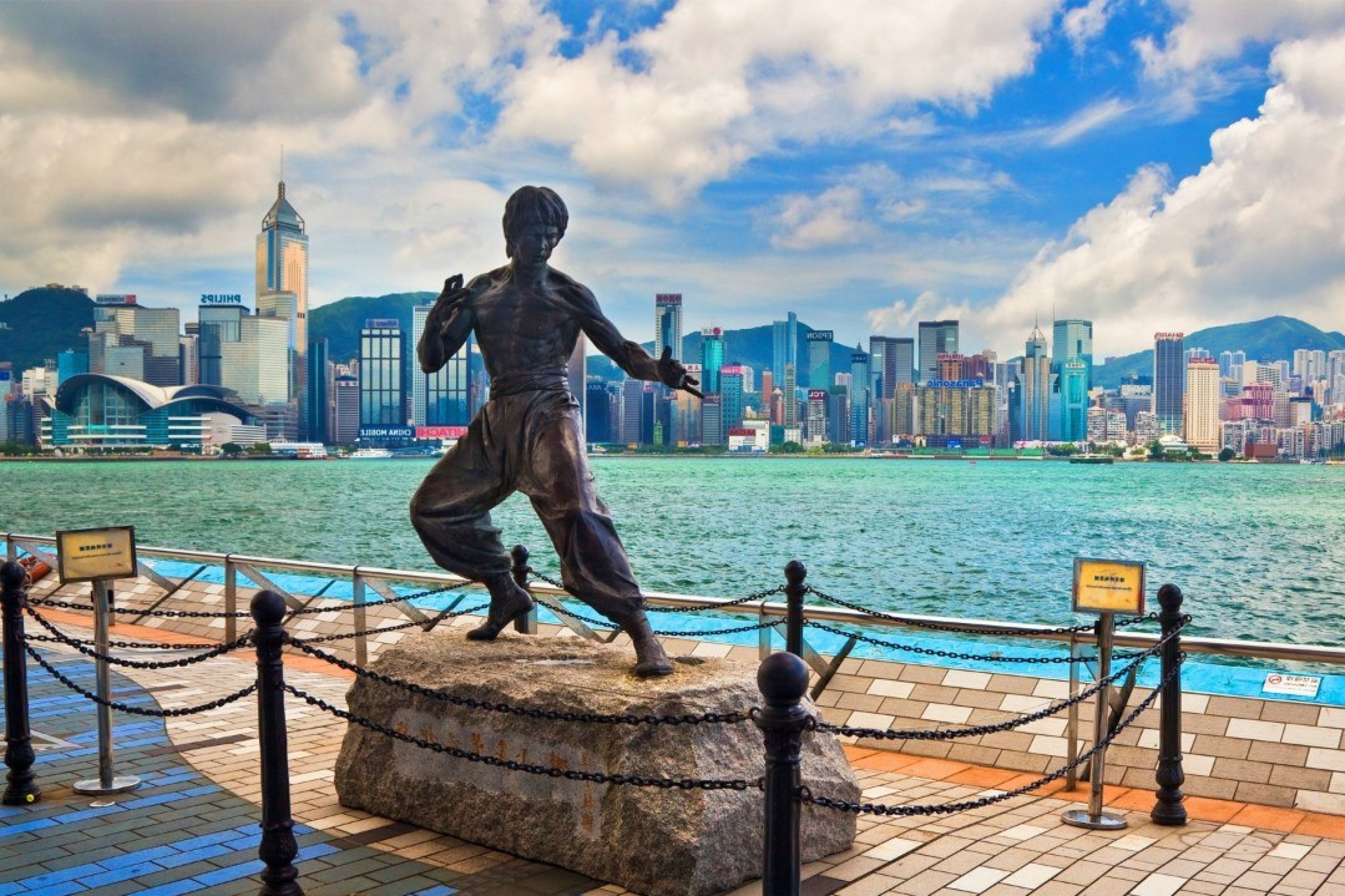 Bruce Lee statue in Hong Kong Wallpaper for Motorola Moto X Style