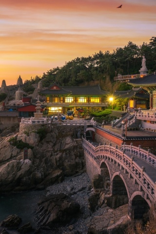 Fondo de pantalla Haedong Yonggungsa, Temple in Busan, South Korea 320x480