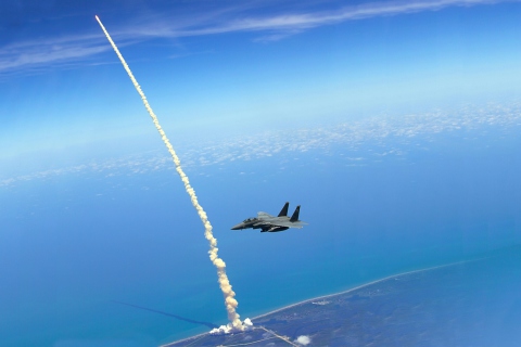 Das F-15 Eagle Wallpaper 480x320