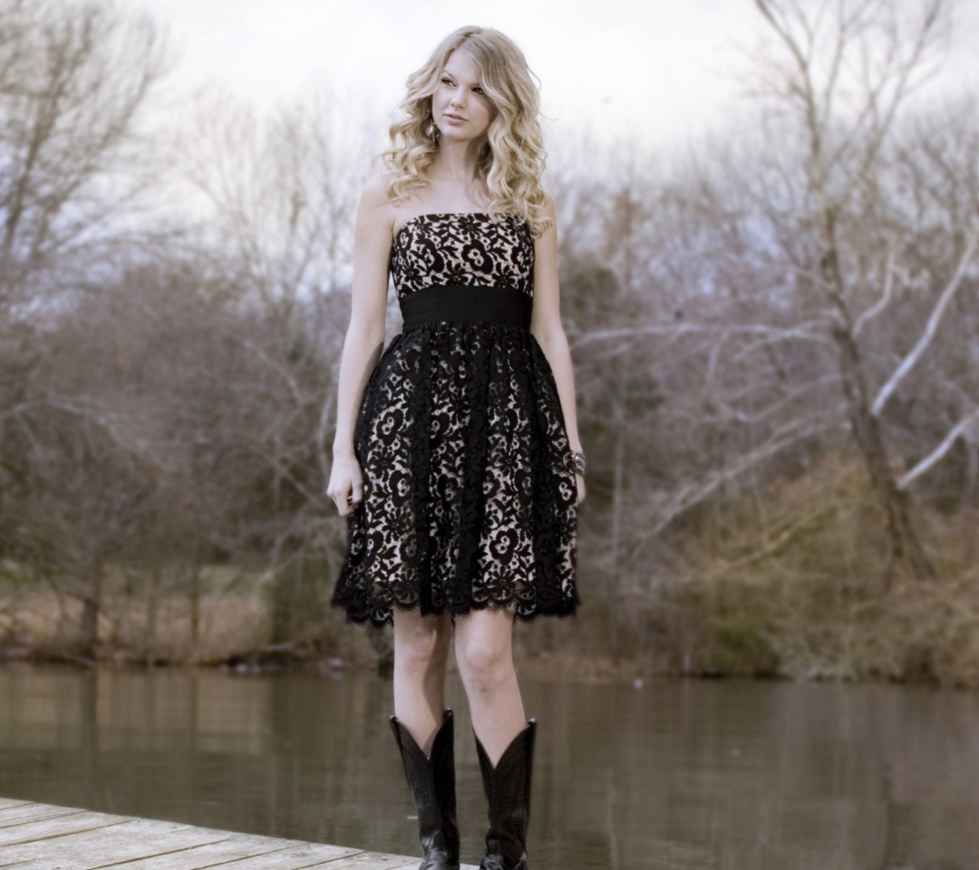 Fondo de pantalla Taylor Swift Black Dress 1080x960