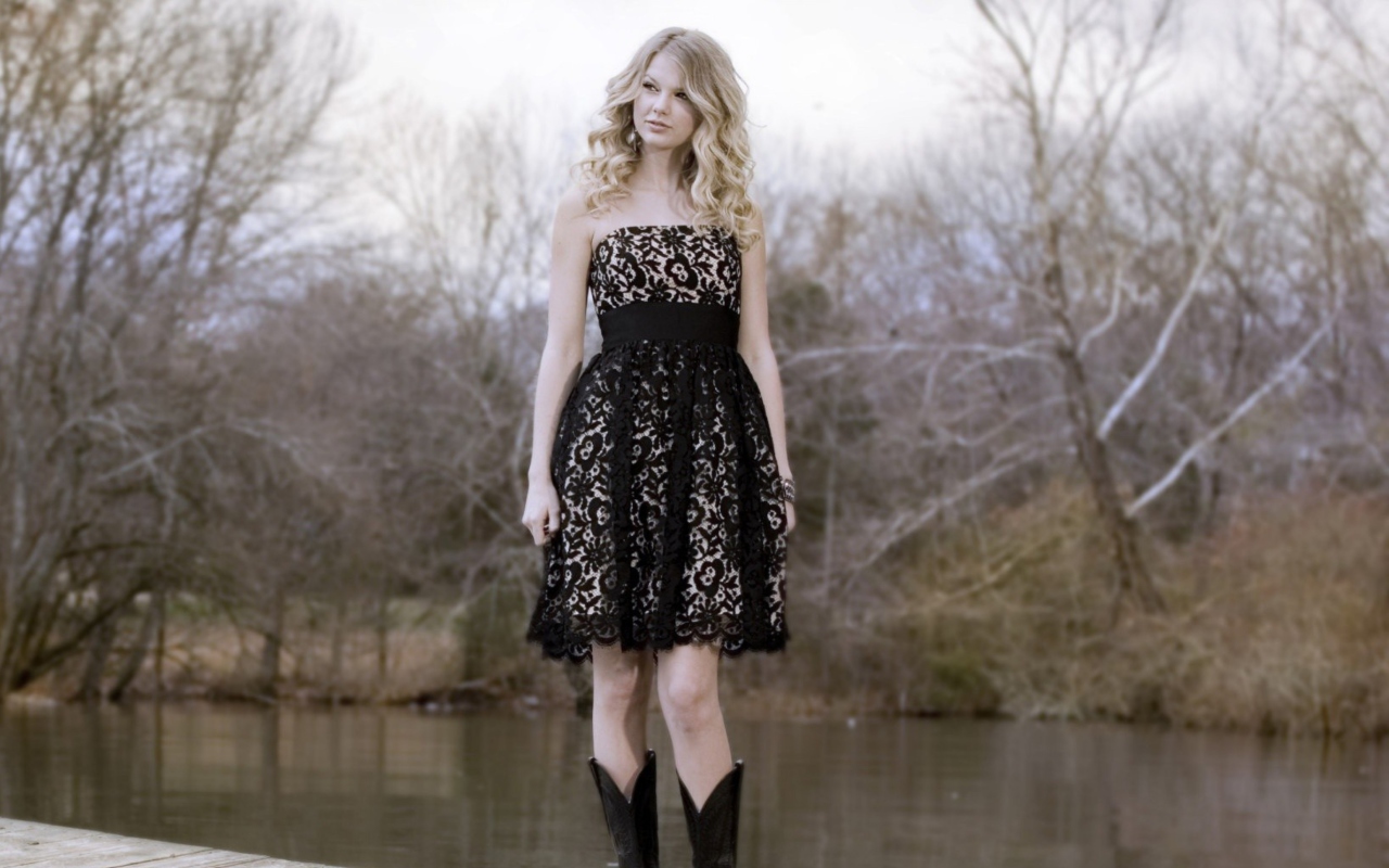 Taylor Swift Black Dress wallpaper 1280x800