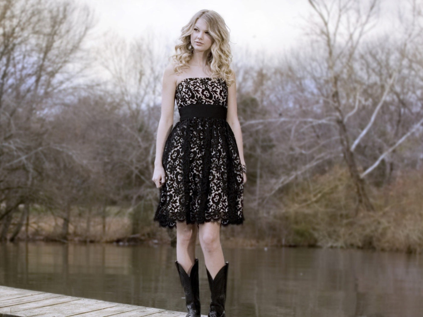 Das Taylor Swift Black Dress Wallpaper 1400x1050