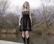 Das Taylor Swift Black Dress Wallpaper 176x144