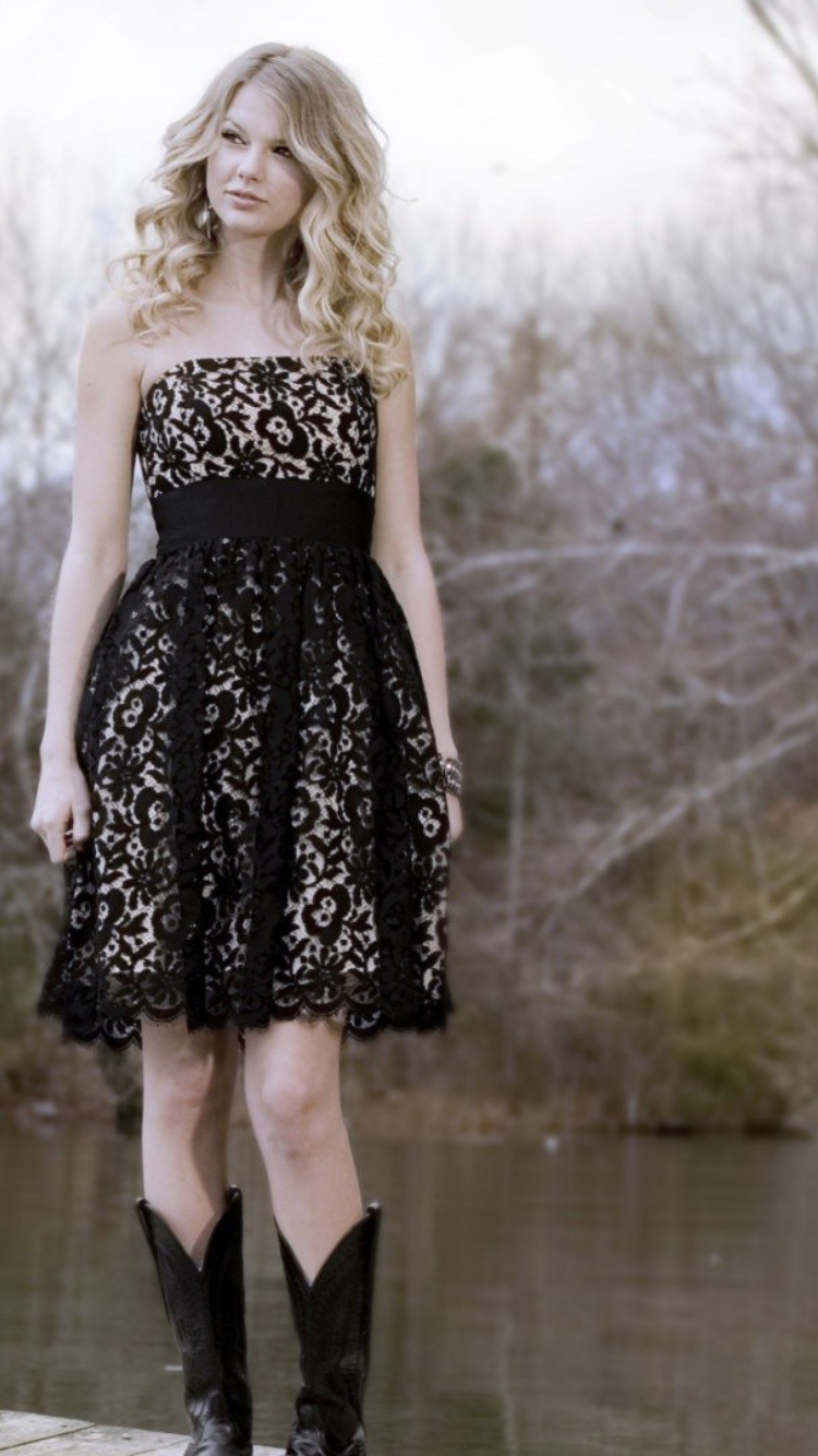 Sfondi Taylor Swift Black Dress 750x1334