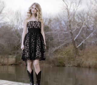 Taylor Swift Black Dress - Obrázkek zdarma pro iPad mini