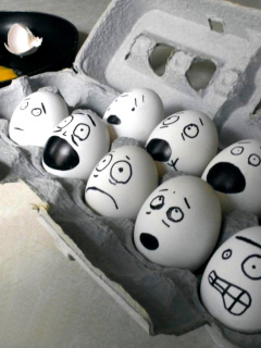 Das Funny Eggs Wallpaper 240x320