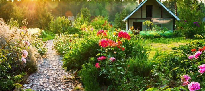 Country house with flowers wallpaper 720x320