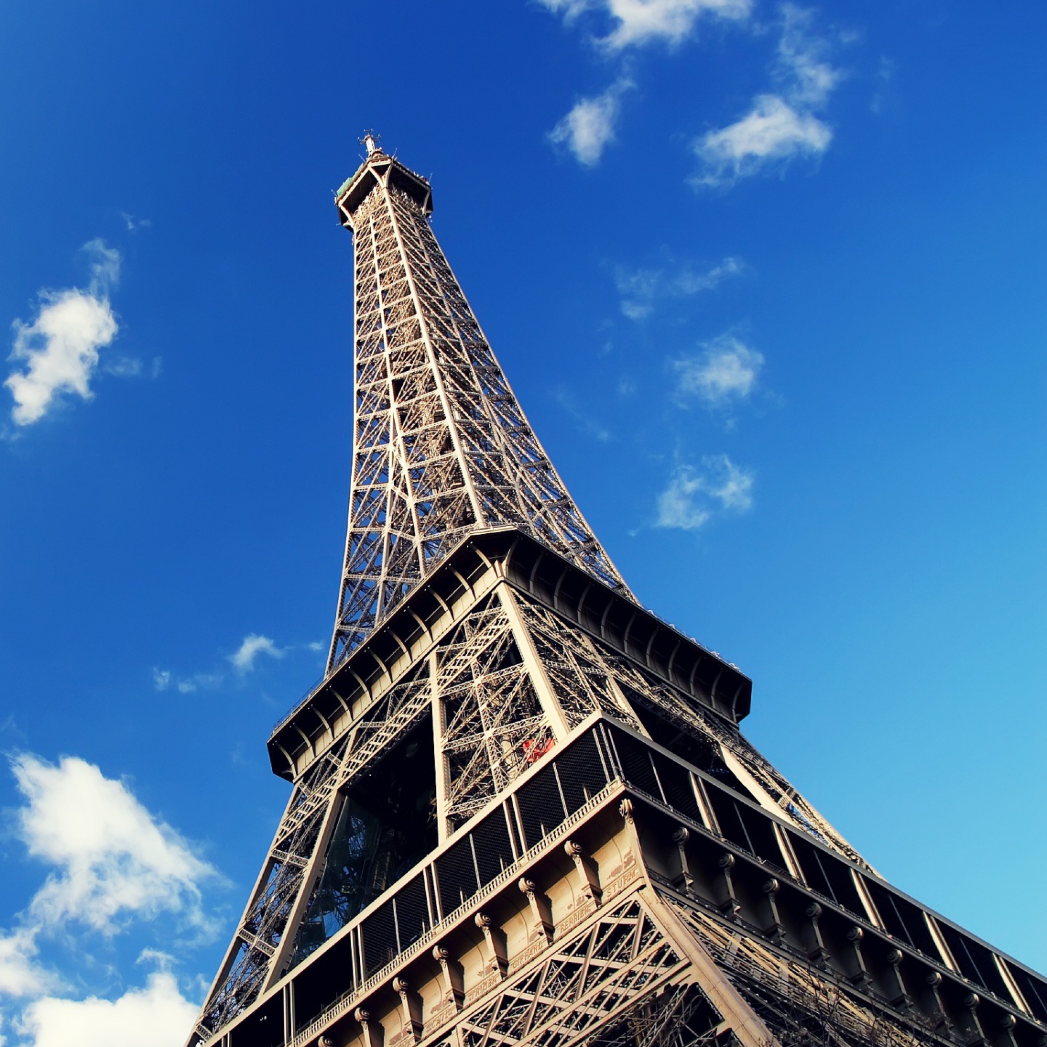 Eiffel Tower screenshot #1 2048x2048