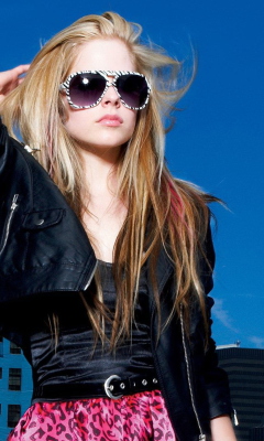 Das Avril Lavigne Fashion Girl Wallpaper 240x400