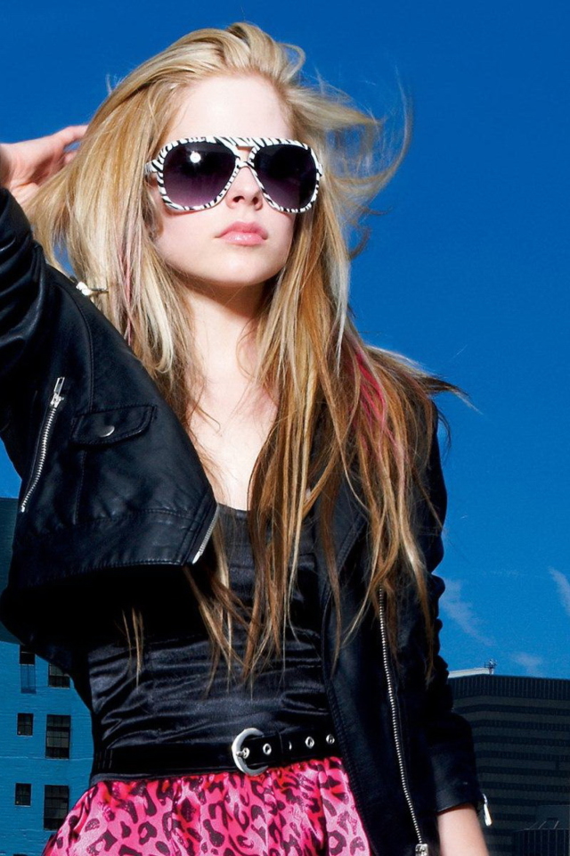 Das Avril Lavigne Fashion Girl Wallpaper 640x960
