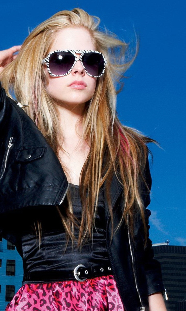 Avril Lavigne Fashion Girl wallpaper 768x1280