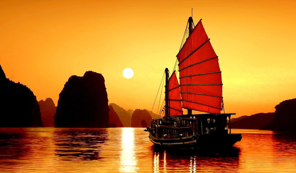 Halong Bay, Vietnama in Sunset screenshot #1 1024x600