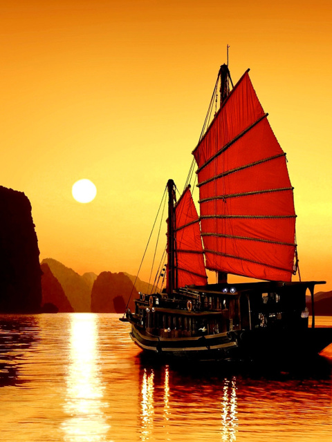 Das Halong Bay, Vietnama in Sunset Wallpaper 480x640