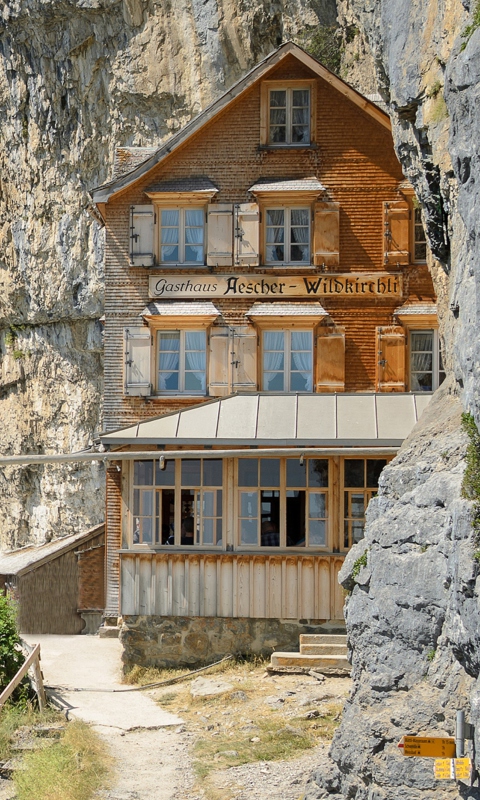 Das Gasthaus in Schweiz Wallpaper 480x800