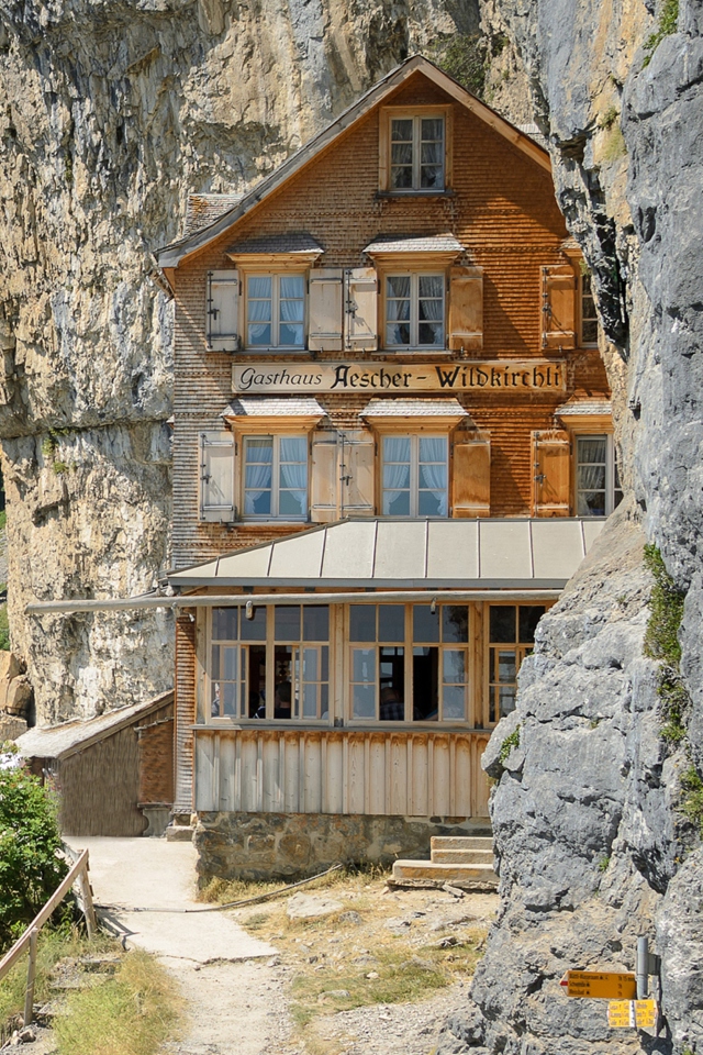 Das Gasthaus in Schweiz Wallpaper 640x960