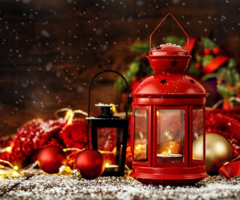 Fondo de pantalla Christmas candles with holiday decor 480x400