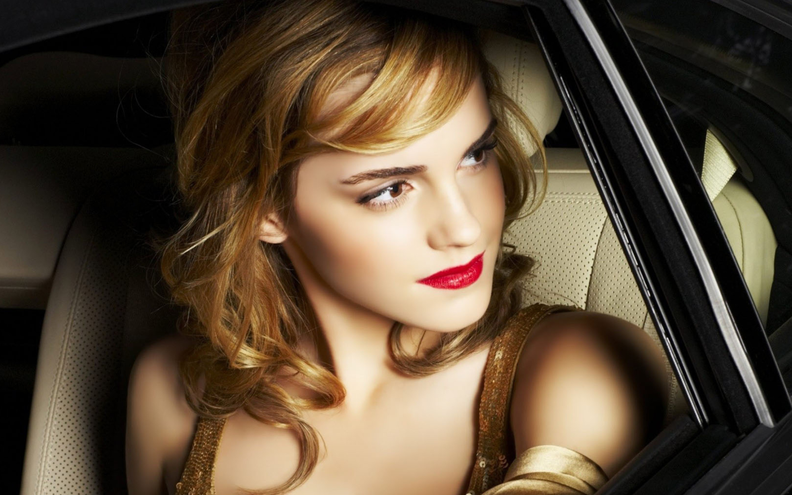 Sfondi Glamorous Emma Watson 2560x1600