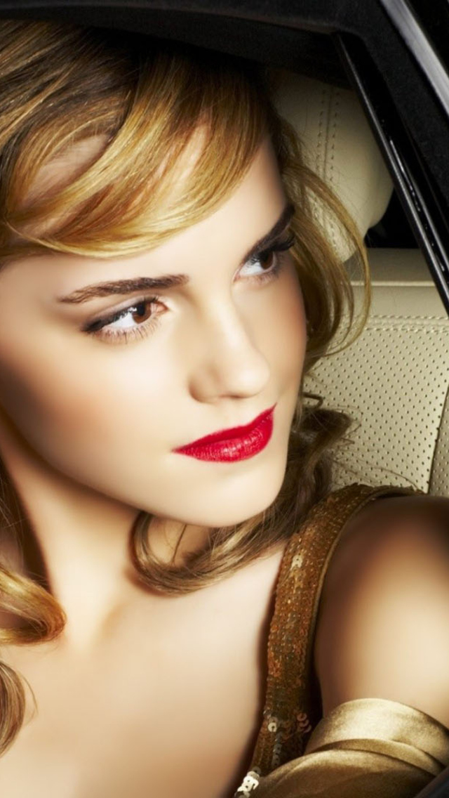 Sfondi Glamorous Emma Watson 640x1136