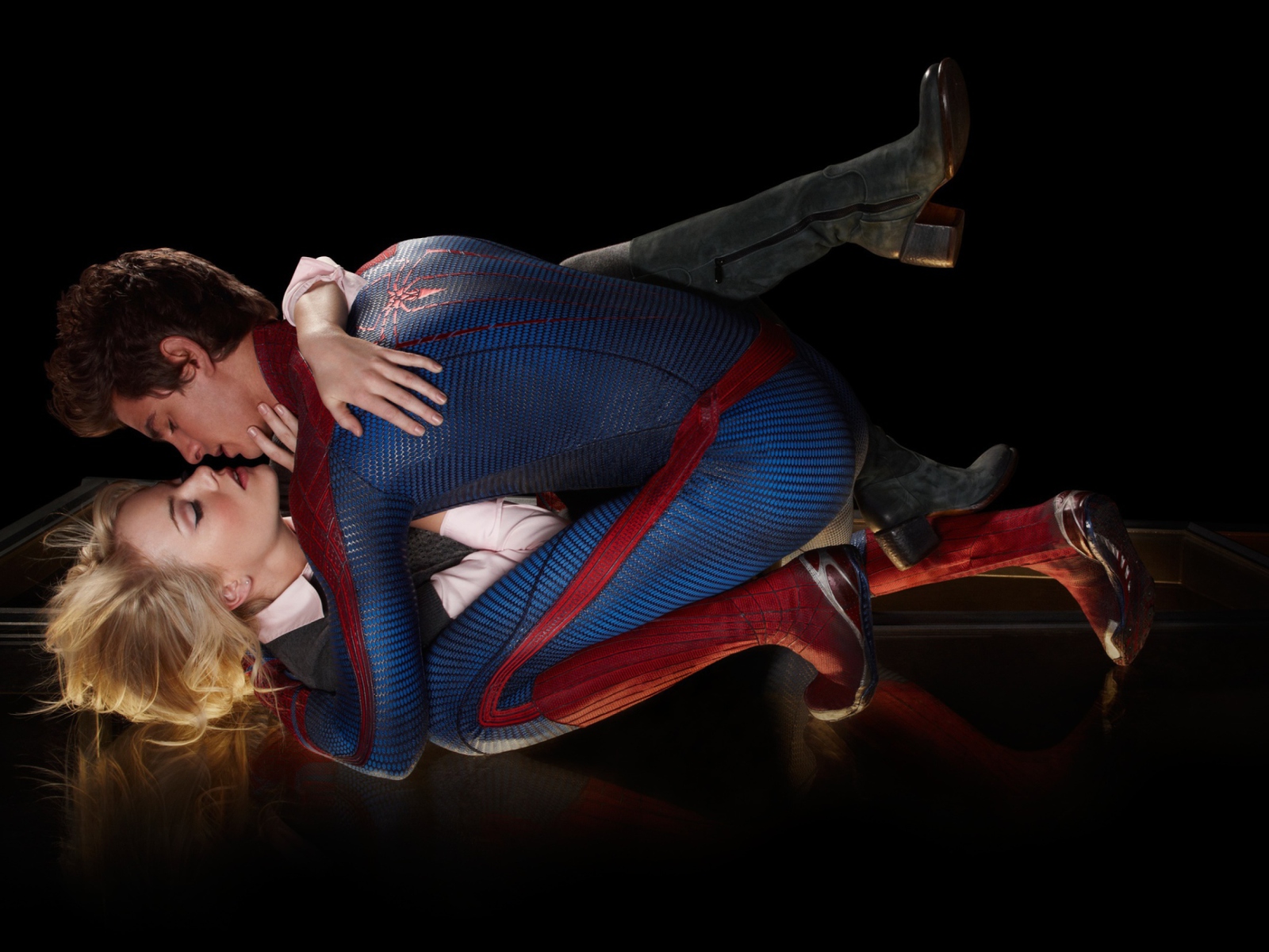 Fondo de pantalla Amazing Spider Man Love Kiss 1600x1200