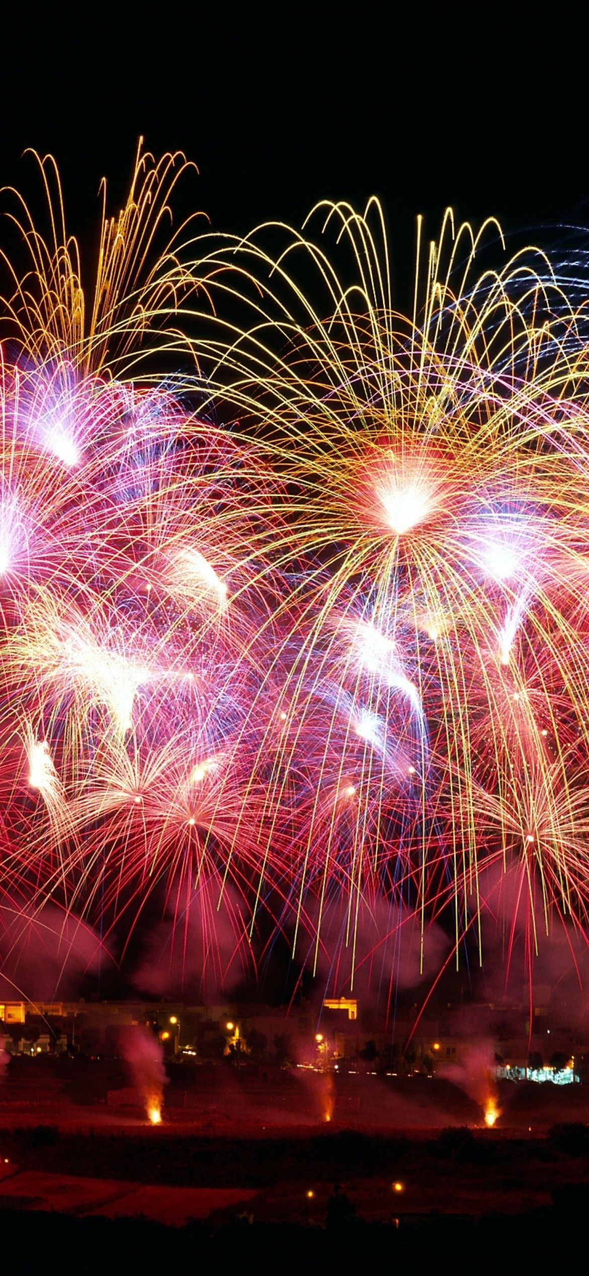 Das New Years Fireworks Wallpaper 1170x2532