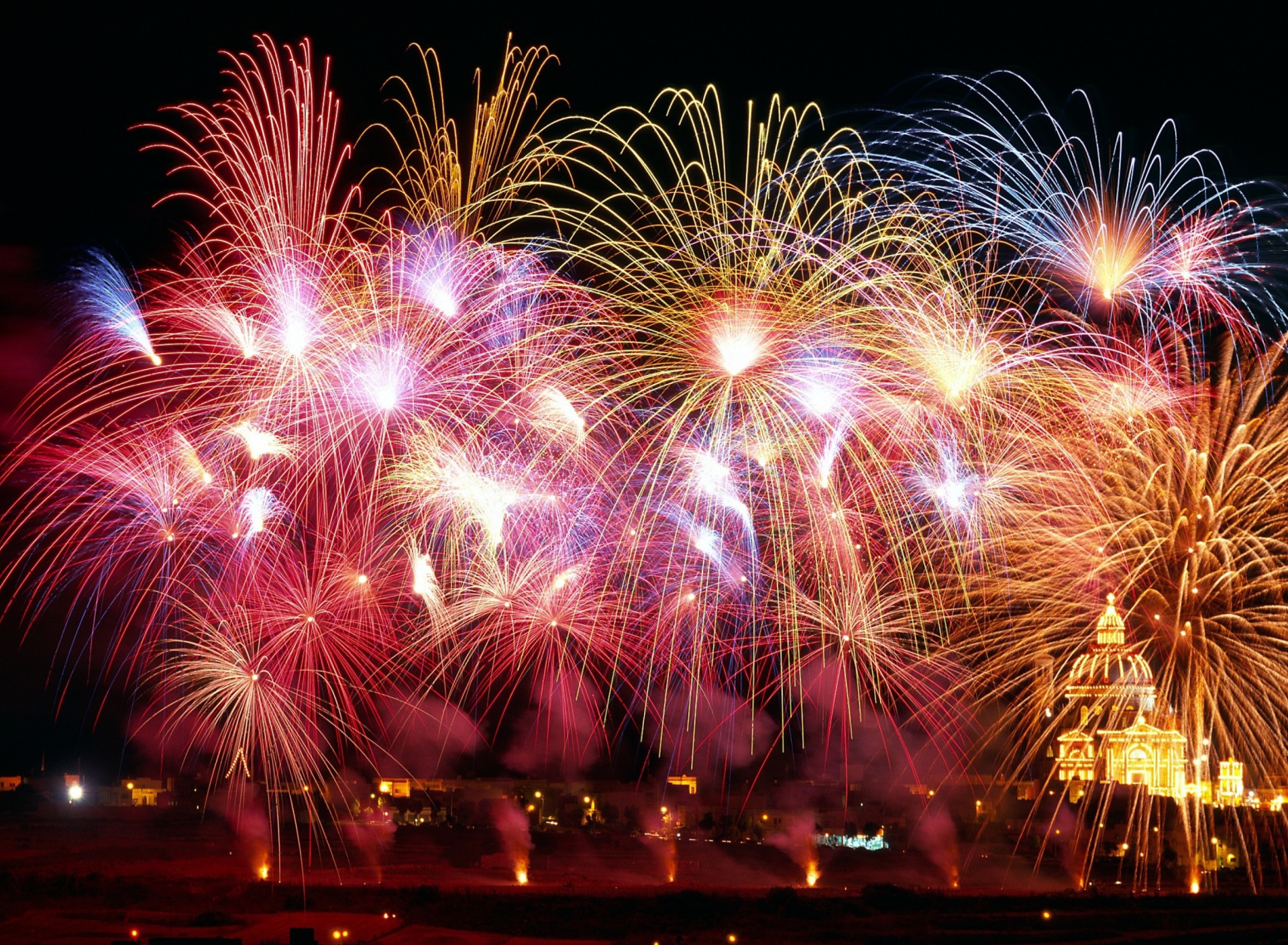 Fondo de pantalla New Years Fireworks 1920x1408