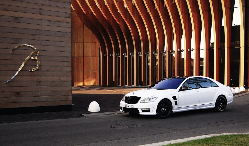 Das S-Class Luxury Sedan Mercedes Wallpaper 1024x600