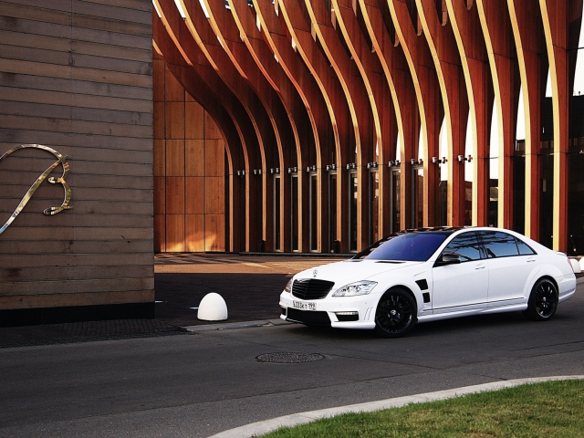 Fondo de pantalla S-Class Luxury Sedan Mercedes 640x480