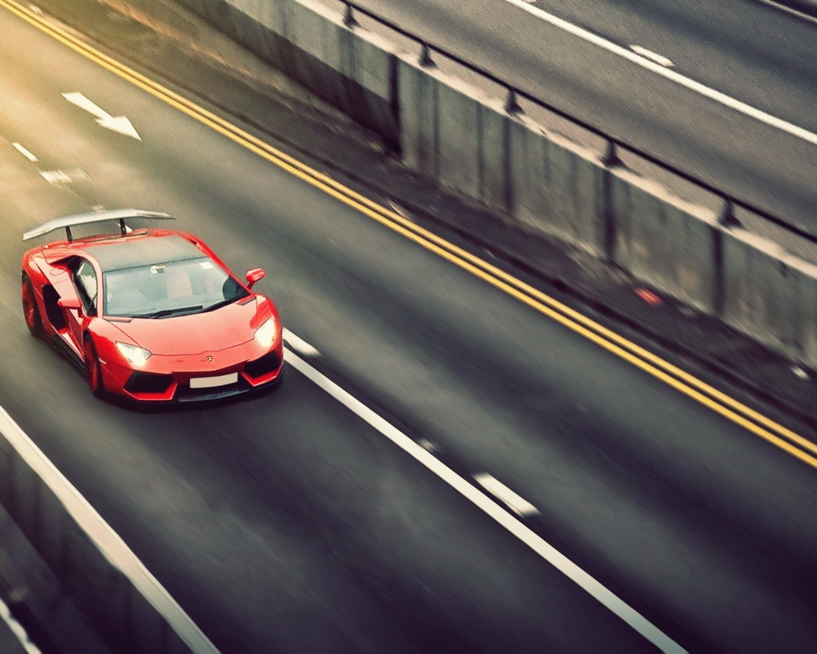 Red Lamborghini Aventador screenshot #1 1600x1280