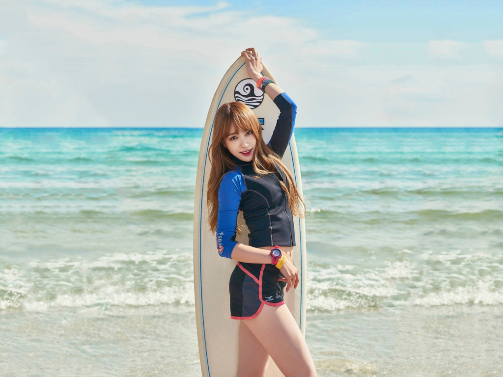 Korean Surfer Girl wallpaper 1024x768