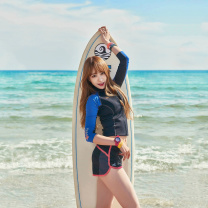Fondo de pantalla Korean Surfer Girl 208x208