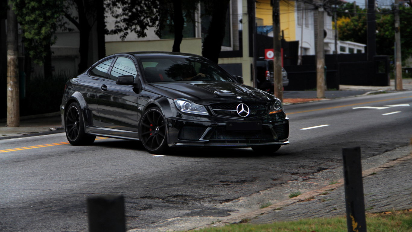 Sfondi Mercedes Benz CLK 63 AMG Black Series 1366x768