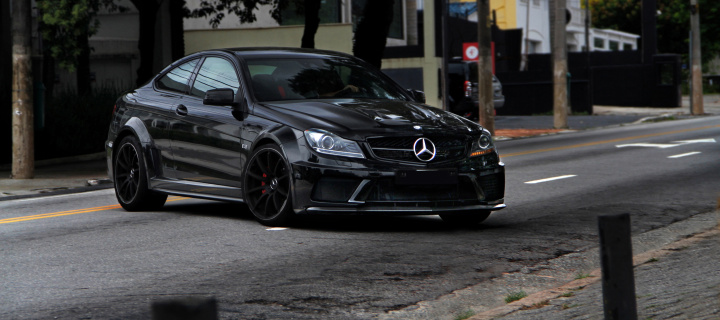 Sfondi Mercedes Benz CLK 63 AMG Black Series 720x320