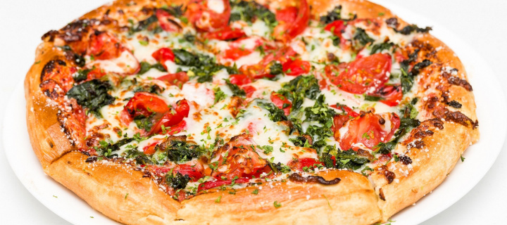 Pizza with spinach wallpaper 720x320