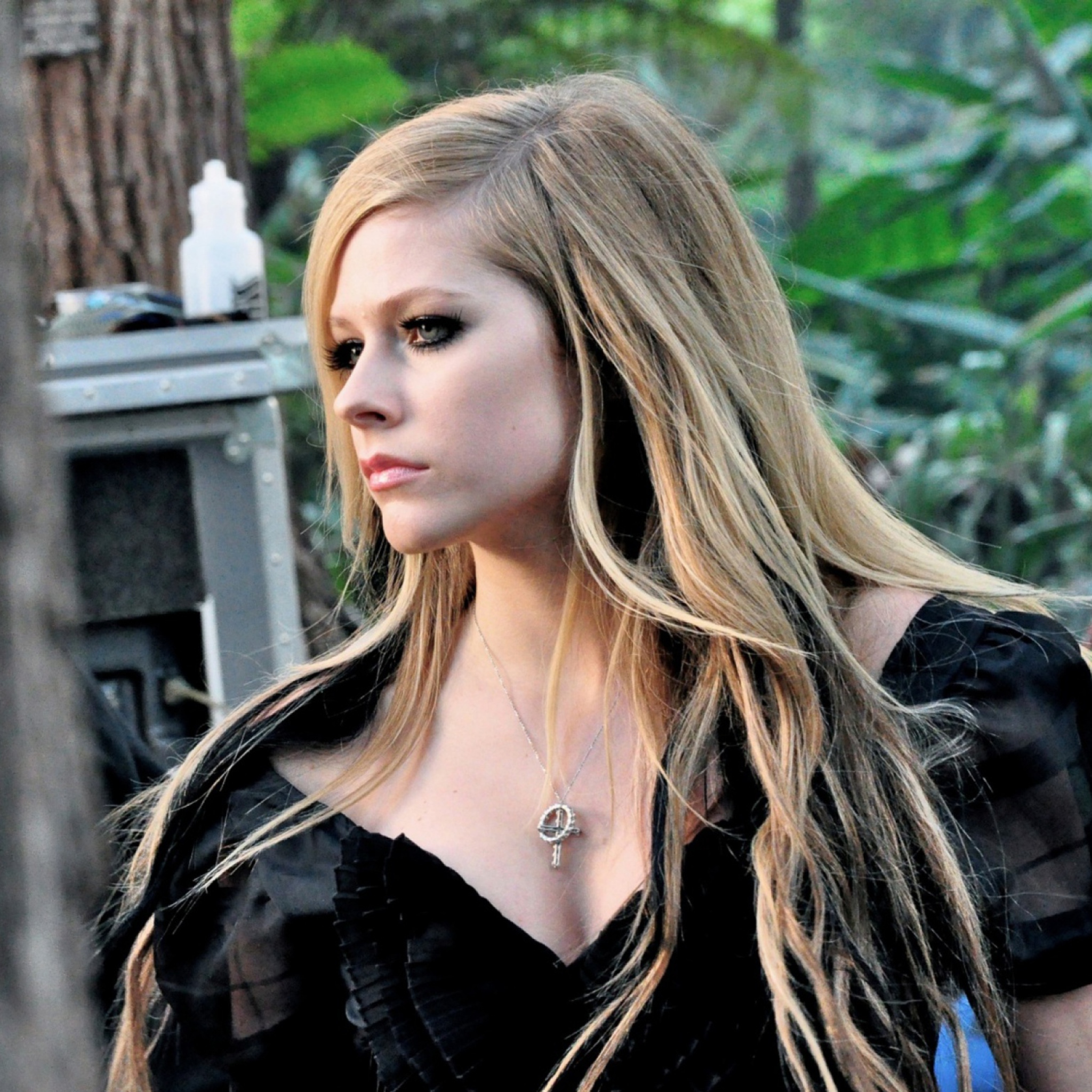 Screenshot №1 pro téma Avril Lavigne 2048x2048