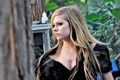 Обои Avril Lavigne 480x320