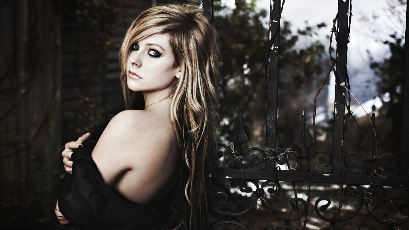 Fondo de pantalla Avril Lavigne Goodbye Lullaby 1366x768