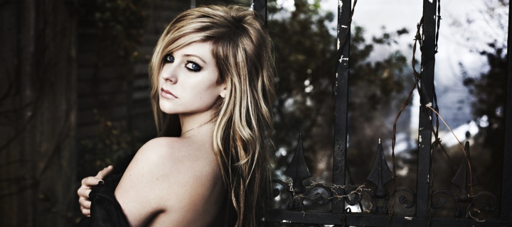 Avril Lavigne Goodbye Lullaby wallpaper 720x320
