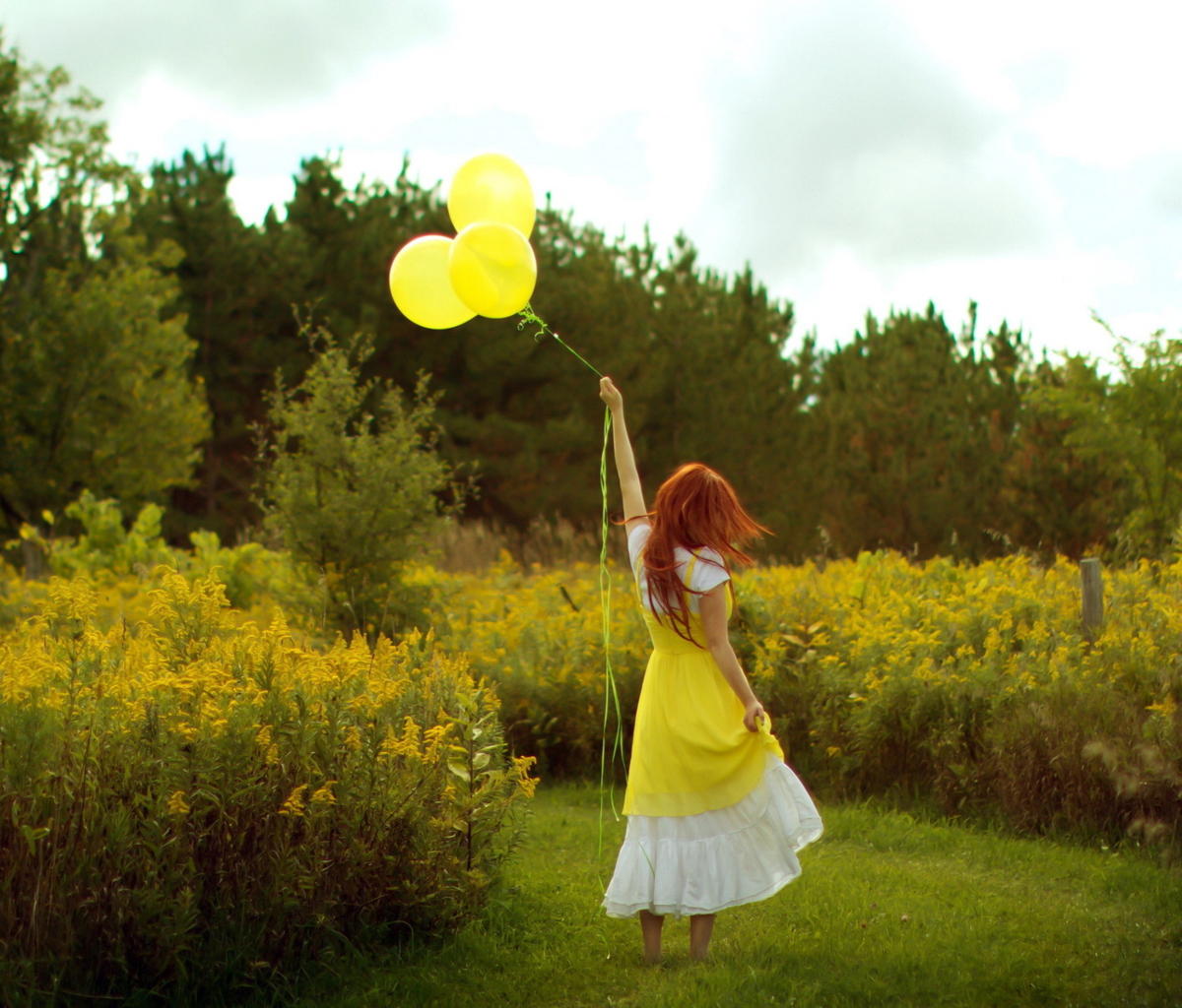 Fondo de pantalla Girl With Yellow Balloon 1200x1024