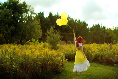 Fondo de pantalla Girl With Yellow Balloon 480x320