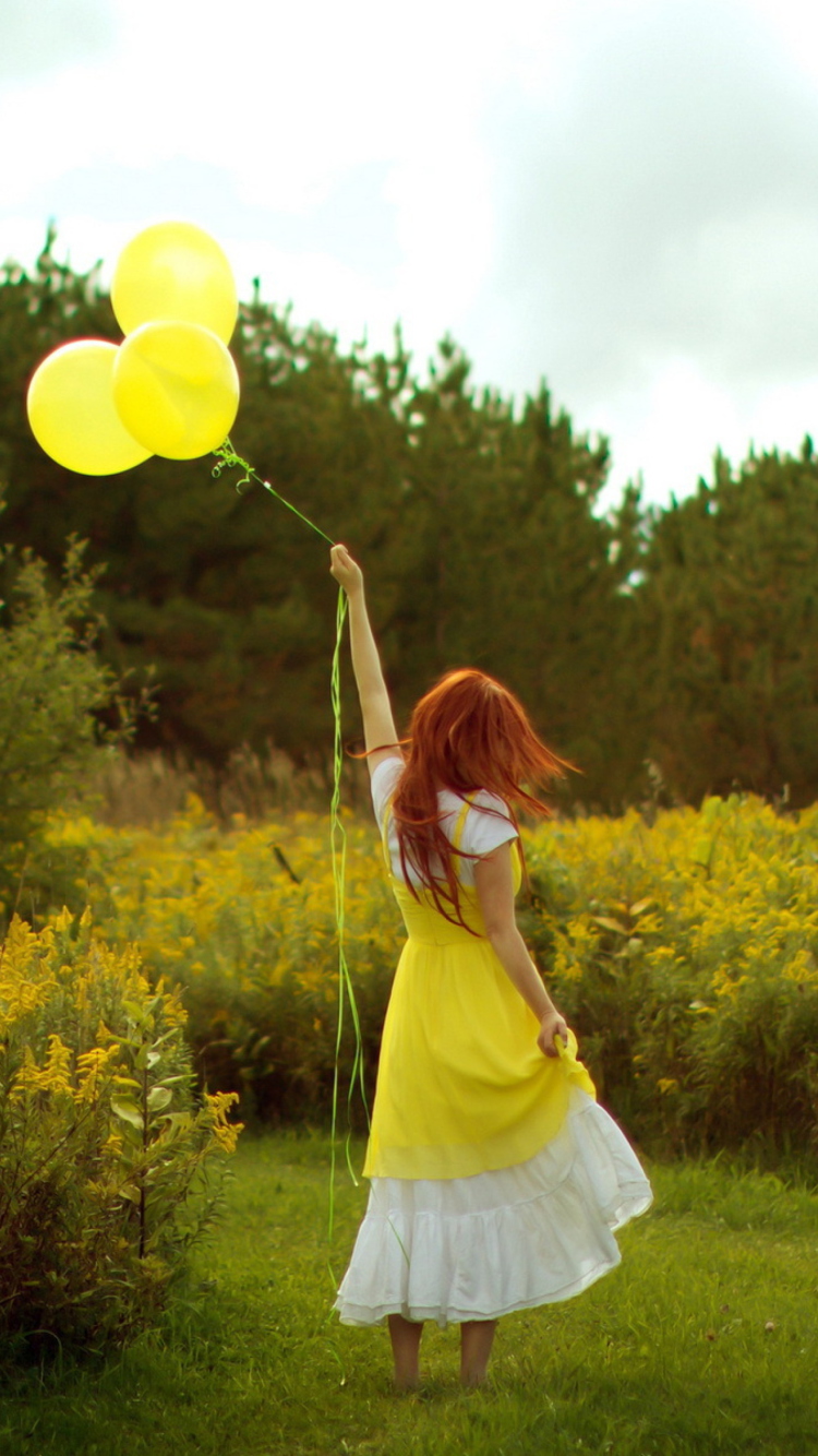 Das Girl With Yellow Balloon Wallpaper 750x1334