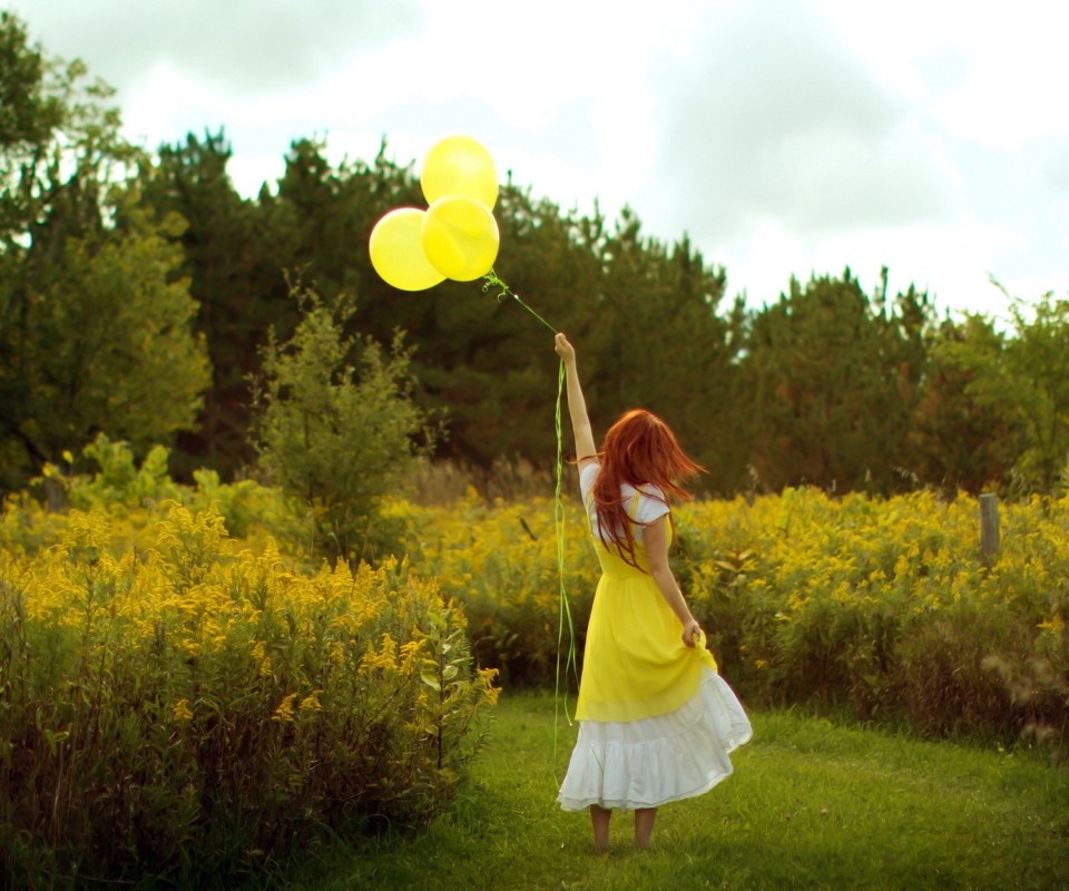 Das Girl With Yellow Balloon Wallpaper 960x800