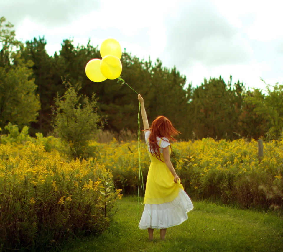 Das Girl With Yellow Balloon Wallpaper 960x854