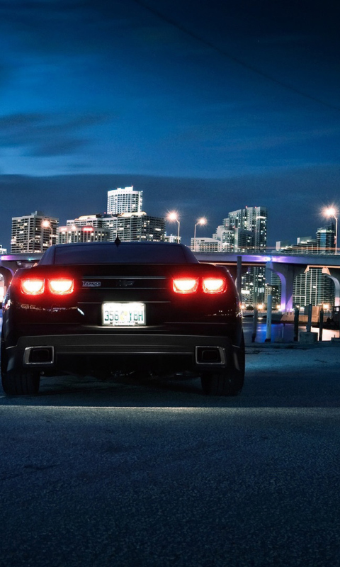 Fondo de pantalla Chevrolet Camaro In Night 480x800