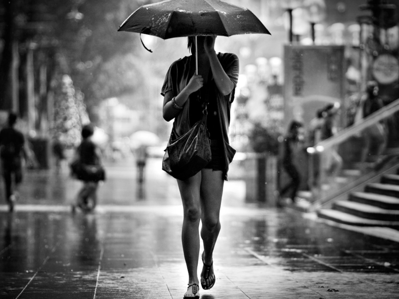 Das Girl Under Umbrella In Rain Wallpaper 1400x1050