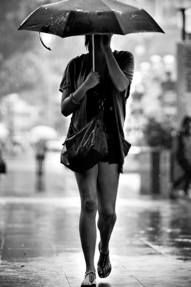 Fondo de pantalla Girl Under Umbrella In Rain 640x960