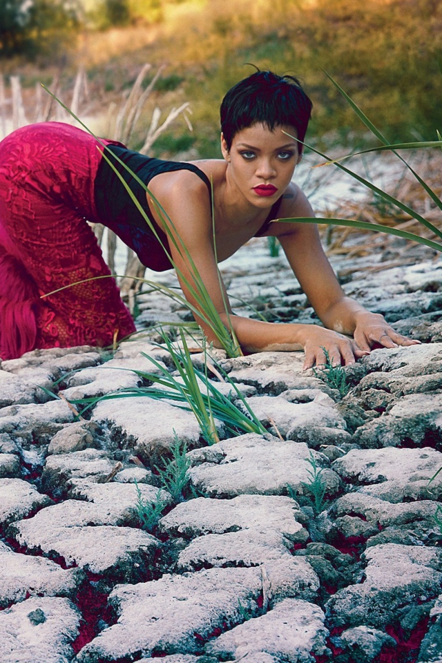 Screenshot №1 pro téma Rihanna Posing 640x960